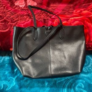 Black tote in perfect condition